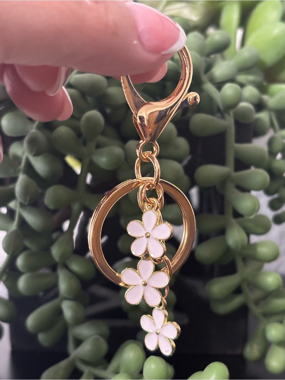 NWOT Gold-Tone White Enamel Daisy Bag Charm & Keychain